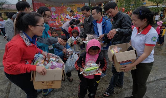 Thực hiện điều ước 'em muốn có quần áo mới'