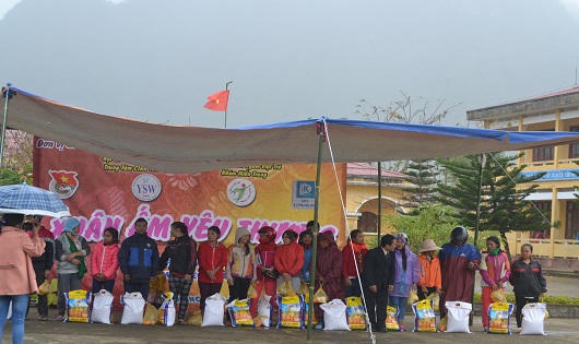 Thực hiện điều ước 'em muốn có quần áo mới'