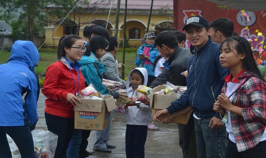 Thực hiện điều ước 'em muốn có quần áo mới'