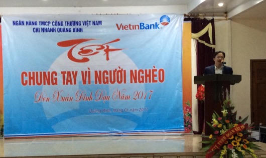 VietinBank Quảng Bình trao quà Tết cho người nghèo và đối tượng chính sách 