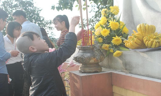 Người người nô nức xông đất chùa