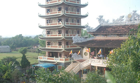 Người người nô nức xông đất chùa