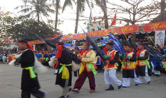 Linh thiêng lễ hội Cầu Ngư lớn nhất đất Cố đô