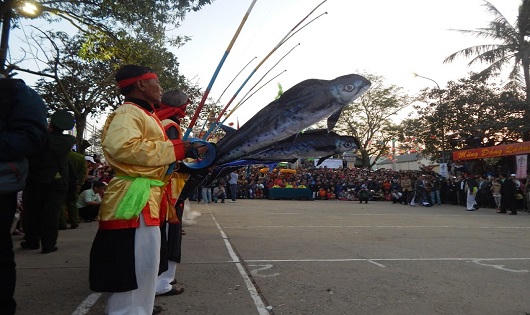 Linh thiêng lễ hội Cầu Ngư lớn nhất đất Cố đô