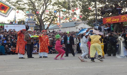 Linh thiêng lễ hội Cầu Ngư lớn nhất đất Cố đô