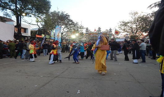 Linh thiêng lễ hội Cầu Ngư lớn nhất đất Cố đô