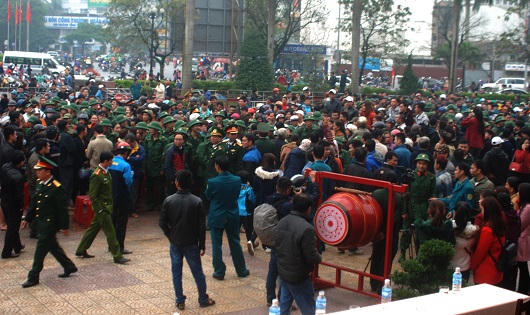 Nữ cử nhân Cố đô tình nguyện lên đường nhập ngũ