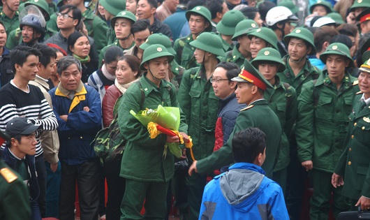 Nữ cử nhân Cố đô tình nguyện lên đường nhập ngũ