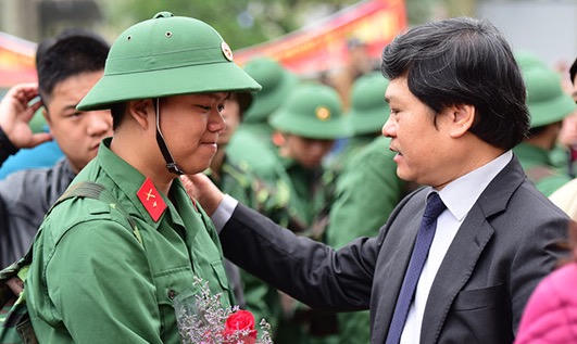 Nữ cử nhân Cố đô tình nguyện lên đường nhập ngũ