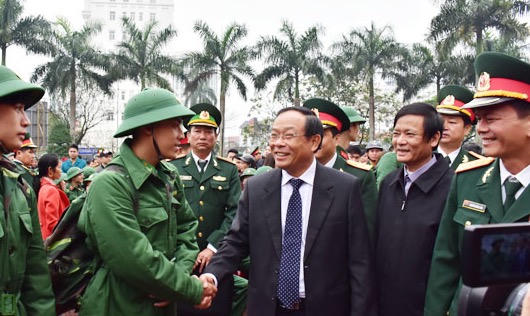 Nữ cử nhân Cố đô tình nguyện lên đường nhập ngũ