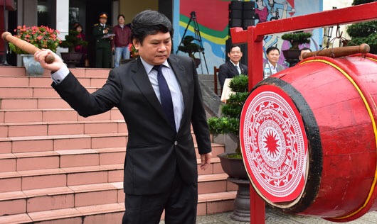 Nữ cử nhân Cố đô tình nguyện lên đường nhập ngũ