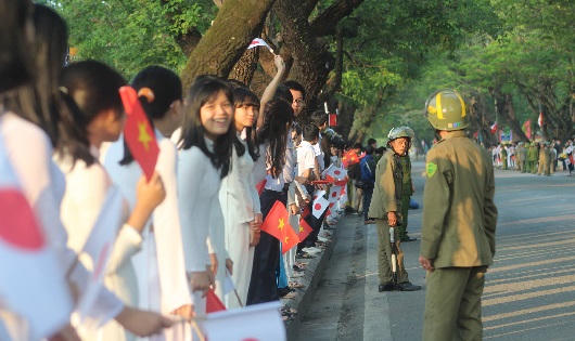 Cố đô Huế nồng nhiệt đón chào Nhật hoàng và hoàng hậu