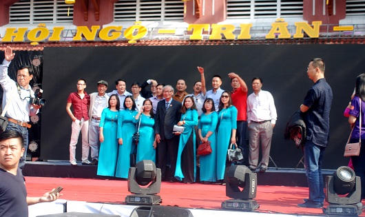 Nữ sinh Đồng Khánh duyên dáng trong lễ kỷ niệm 100 năm thành lập trường 