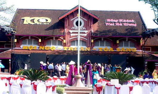 Nữ sinh Đồng Khánh duyên dáng trong lễ kỷ niệm 100 năm thành lập trường 