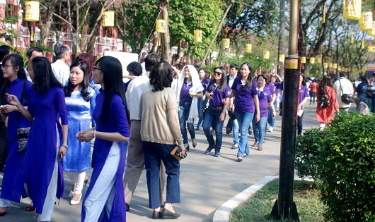 Nữ sinh Đồng Khánh duyên dáng trong lễ kỷ niệm 100 năm thành lập trường 