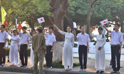 Cố đô Huế nồng nhiệt đón chào Nhật hoàng và hoàng hậu