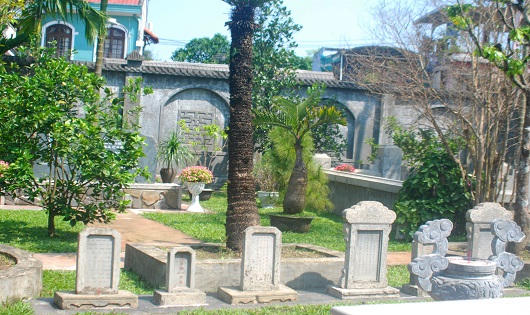 Báo Nhật đưa tin trực tiếp Nhật hoàng thăm khu lưu niệm Phan Bội Châu