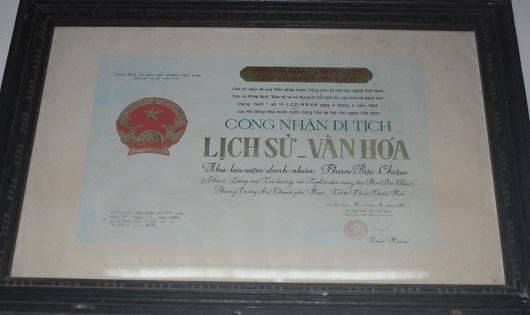 Báo Nhật đưa tin trực tiếp Nhật hoàng thăm khu lưu niệm Phan Bội Châu