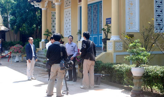 Báo Nhật đưa tin trực tiếp Nhật hoàng thăm khu lưu niệm Phan Bội Châu