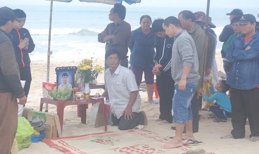 Phát hiện thi thể nam sinh bị sóng biển cuốn trôi cách hiện trường hơn 20km