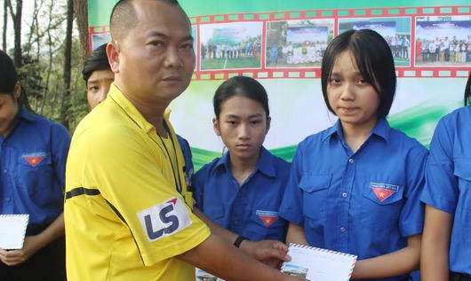 Huế: Tiếp sức đến trường cho học sinh nghèo hiếu học