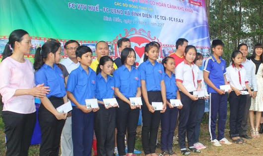 Huế: Tiếp sức đến trường cho học sinh nghèo hiếu học