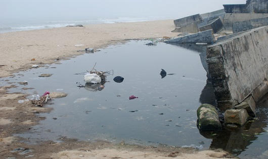 Du khách kêu trời khi đến bãi biển Thuận An