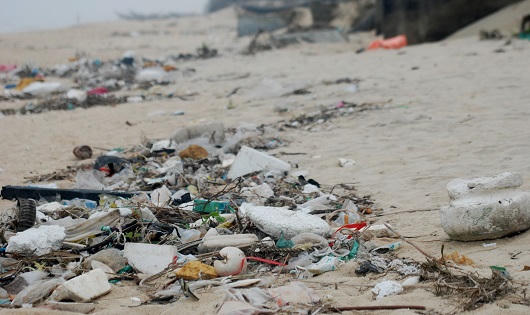 Du khách kêu trời khi đến bãi biển Thuận An