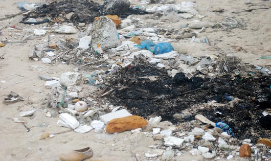 Du khách kêu trời khi đến bãi biển Thuận An