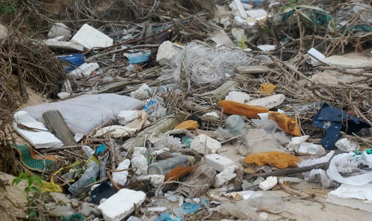 Du khách kêu trời khi đến bãi biển Thuận An