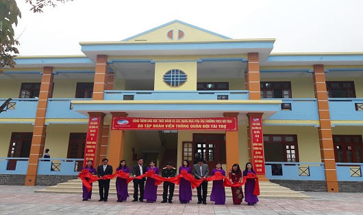 Viettel tặng trường học cho xã nghèo ở Quảng Trị