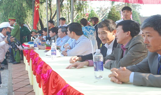 Sôi nổi đua thuyền kỷ niệm 110 năm ngày sinh Cố Tổng Bí thư Lê Duẩn