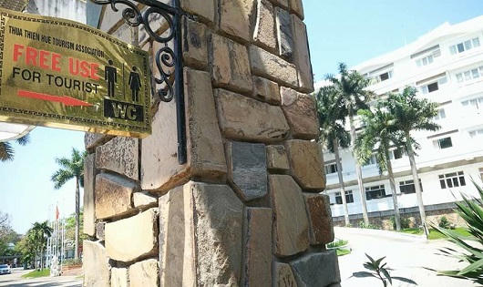 Công sở Huế 'đua nhau' mời du khách dùng miễn phí nhà vệ sinh