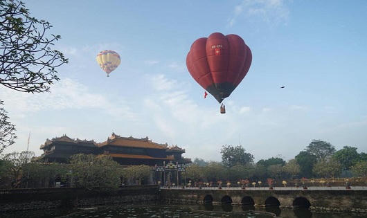 Rực rỡ lễ hội khinh khí cầu quốc tế tại Huế