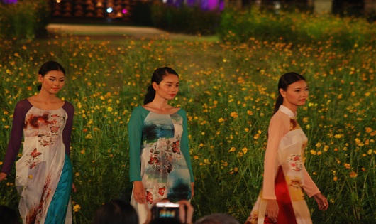 Đậm chất Huế trong đêm Lễ hội Áo Dài