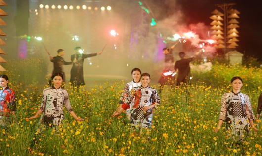 Đậm chất Huế trong đêm Lễ hội Áo Dài