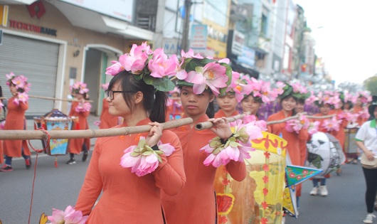 Chùm ảnh trang trọng Lễ rước tôn vinh nghệ nhân, làng nghề