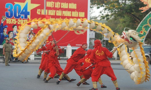 Chùm ảnh trang trọng Lễ rước tôn vinh nghệ nhân, làng nghề