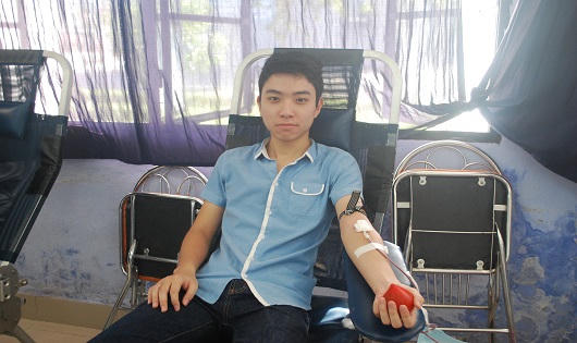 Huế: Hàng ngàn bạn trẻ hăng hái đi hiến máu giữa trời nóng bức