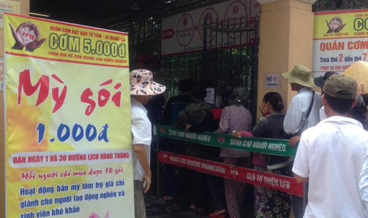 Quán cơm 5.000 đồng giữa lòng Cố đô