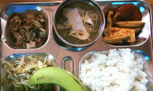 Quán cơm 5.000 đồng giữa lòng Cố đô