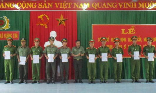 Công an TX Hương Trà: Công bố Quyết định thăng cấp cho 48 hạ sỹ quan, sỹ quan năm 2017