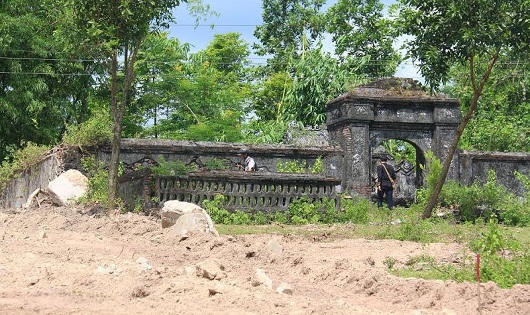 TT- Huế: Lăng vợ vua Tự Đức bị san ủi làm bãi đỗ xe? 