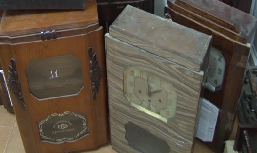 Huế: Phá đường dây trộm đồng hồ cũ