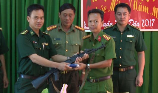 Bắt hai đối tượng sử dụng súng trái phép