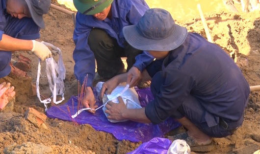 Quảng Trị: Phát hiện hố chôn hài cốt liệt sỹ tập thể trong khuôn viên bệnh viện