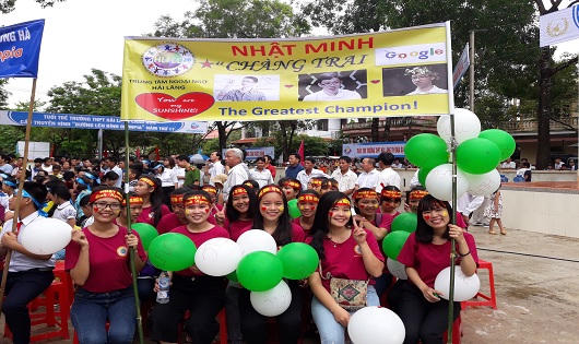 Quảng Trị: Hàng ngàn người dầm mưa, xem “cậu bé Google” vô địch Olympia 2017