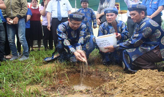 Tiếp nhận đất thiêng từ Trường Sa vào đàn Xã Tắc