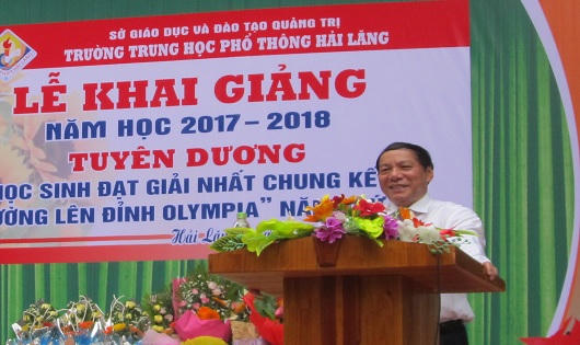 Tặng thưởng Quán quân Đường lên đỉnh Olympia trong ngày khai trường