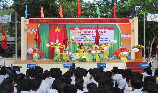 Tặng thưởng Quán quân Đường lên đỉnh Olympia trong ngày khai trường